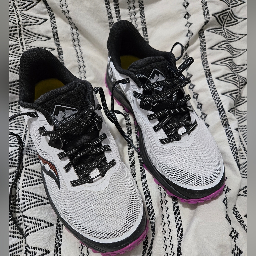Saucony Trail Sneakers NWOT
